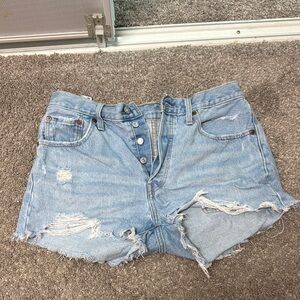 Levi’s button up shorts. Women’s size 29 (US 8). NWOT